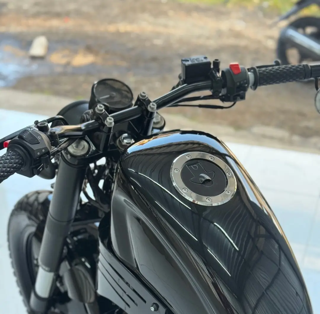 Tangki custom hitam glossy