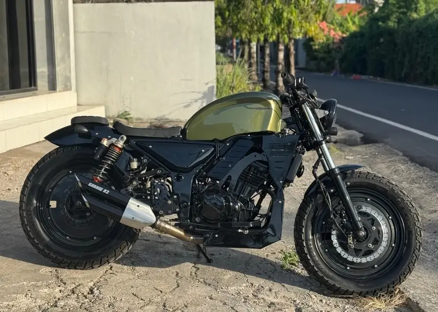 Bobber Kawasaki Ninja 250cc tangki hijau