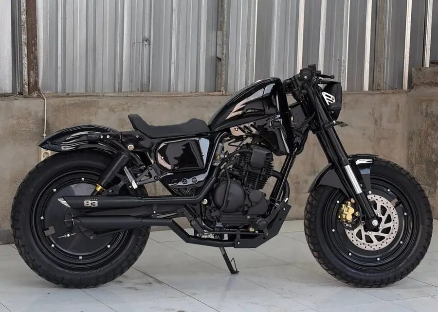 Bobber Yamaha Scorpio 225cc hitam