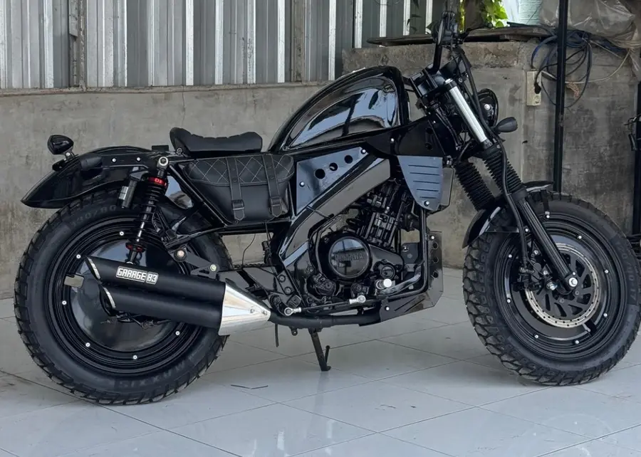 Bobber Yamaha Vixion 150cc hitam